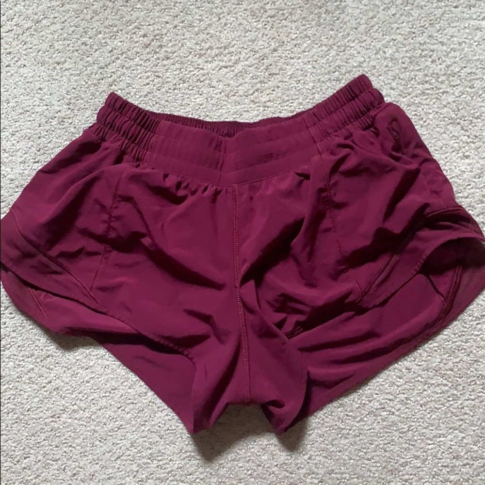 Lululemon hotty hot shorts 2.5”